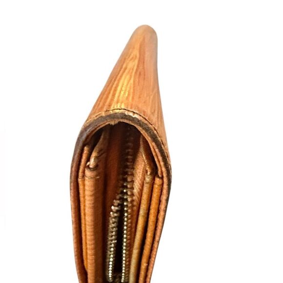 Authentic Louis Vuitton epi leather snap wallet. Orange. - Picture 10 of 16